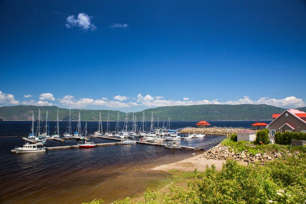 Chalets Condos Sur Le Fjord LʼAnse-Saint-Jean Exteriör bild