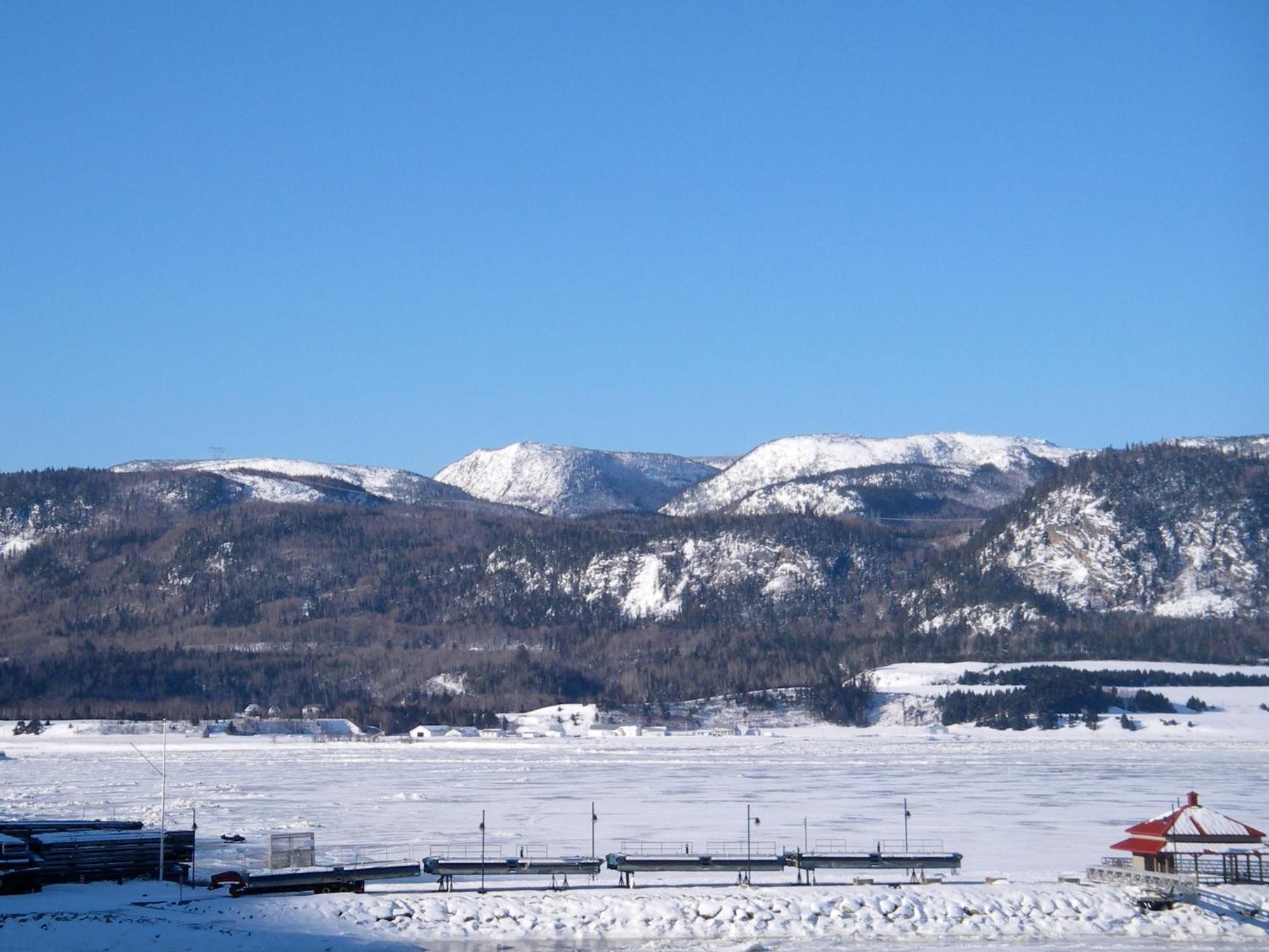 Chalets Condos Sur Le Fjord LʼAnse-Saint-Jean Exteriör bild