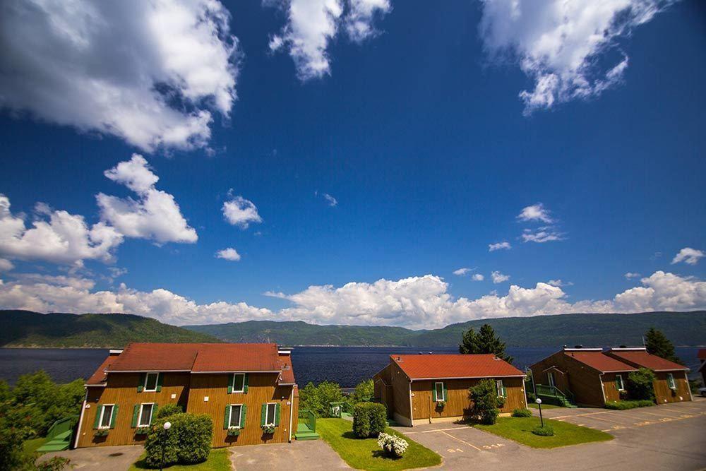 Chalets Condos Sur Le Fjord LʼAnse-Saint-Jean Exteriör bild