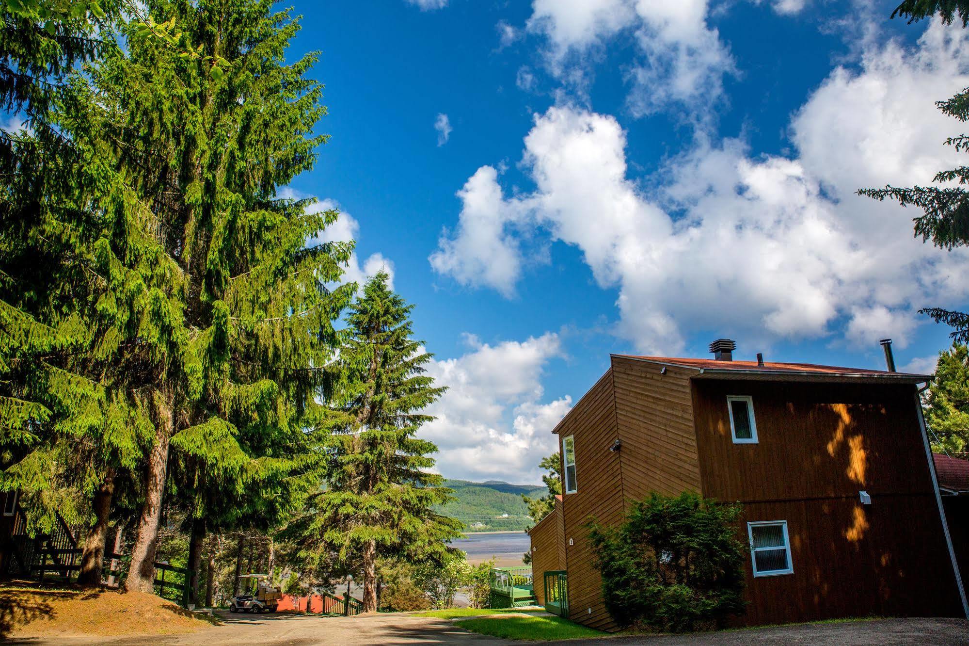 Chalets Condos Sur Le Fjord LʼAnse-Saint-Jean Exteriör bild