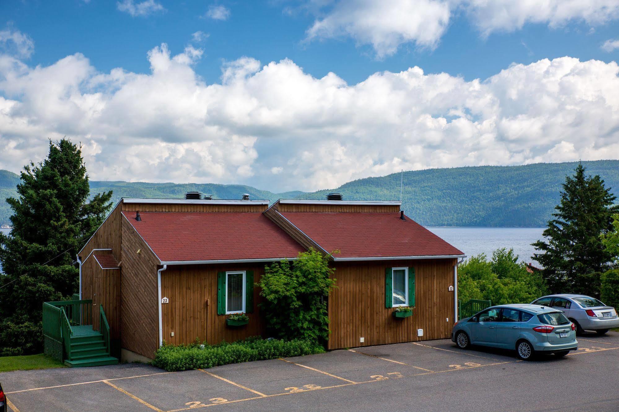Chalets Condos Sur Le Fjord LʼAnse-Saint-Jean Exteriör bild