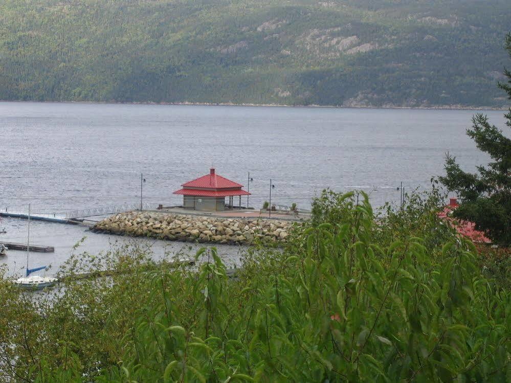 Chalets Condos Sur Le Fjord LʼAnse-Saint-Jean Exteriör bild