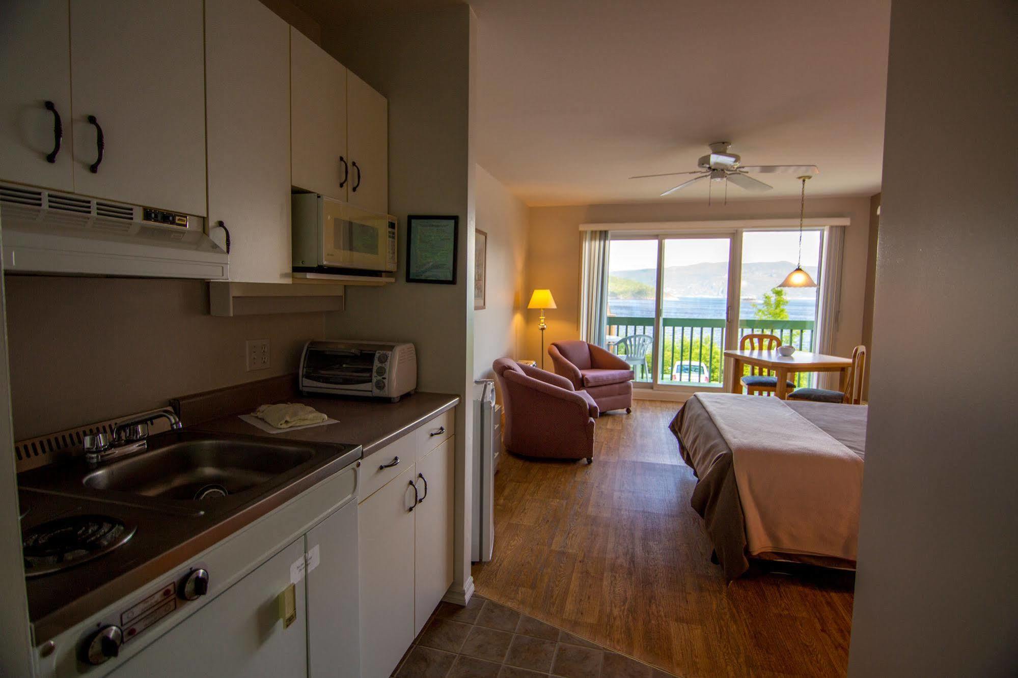Chalets Condos Sur Le Fjord LʼAnse-Saint-Jean Exteriör bild